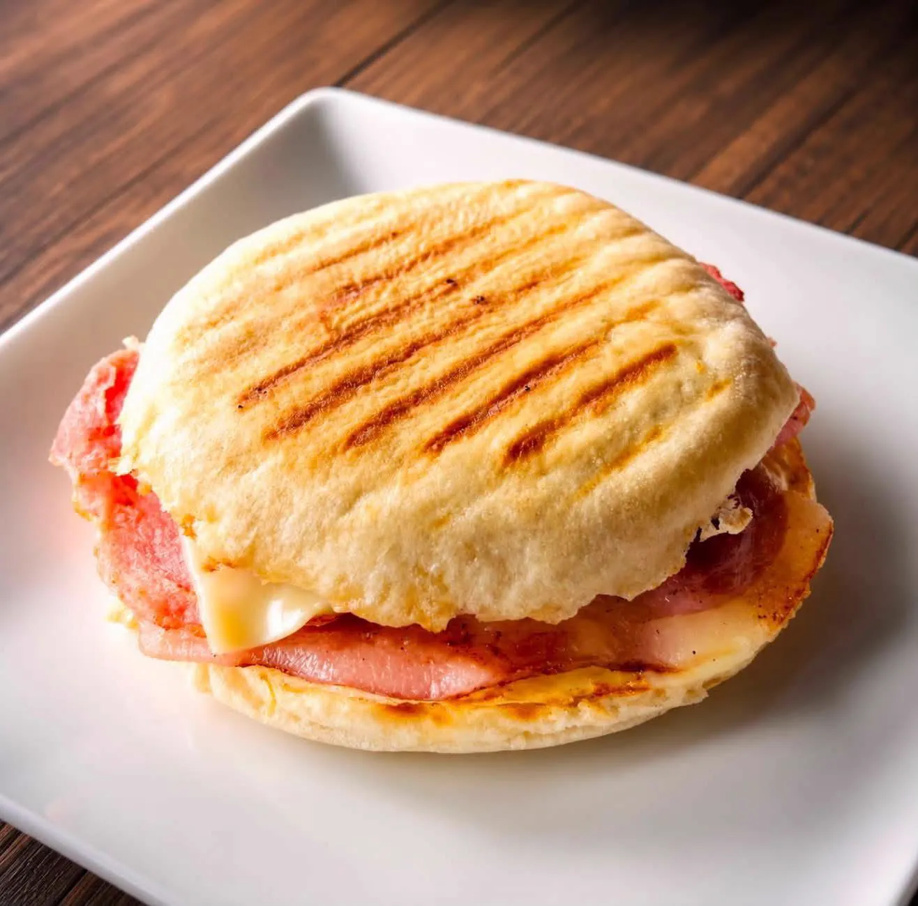 Bacon & Egg Bap