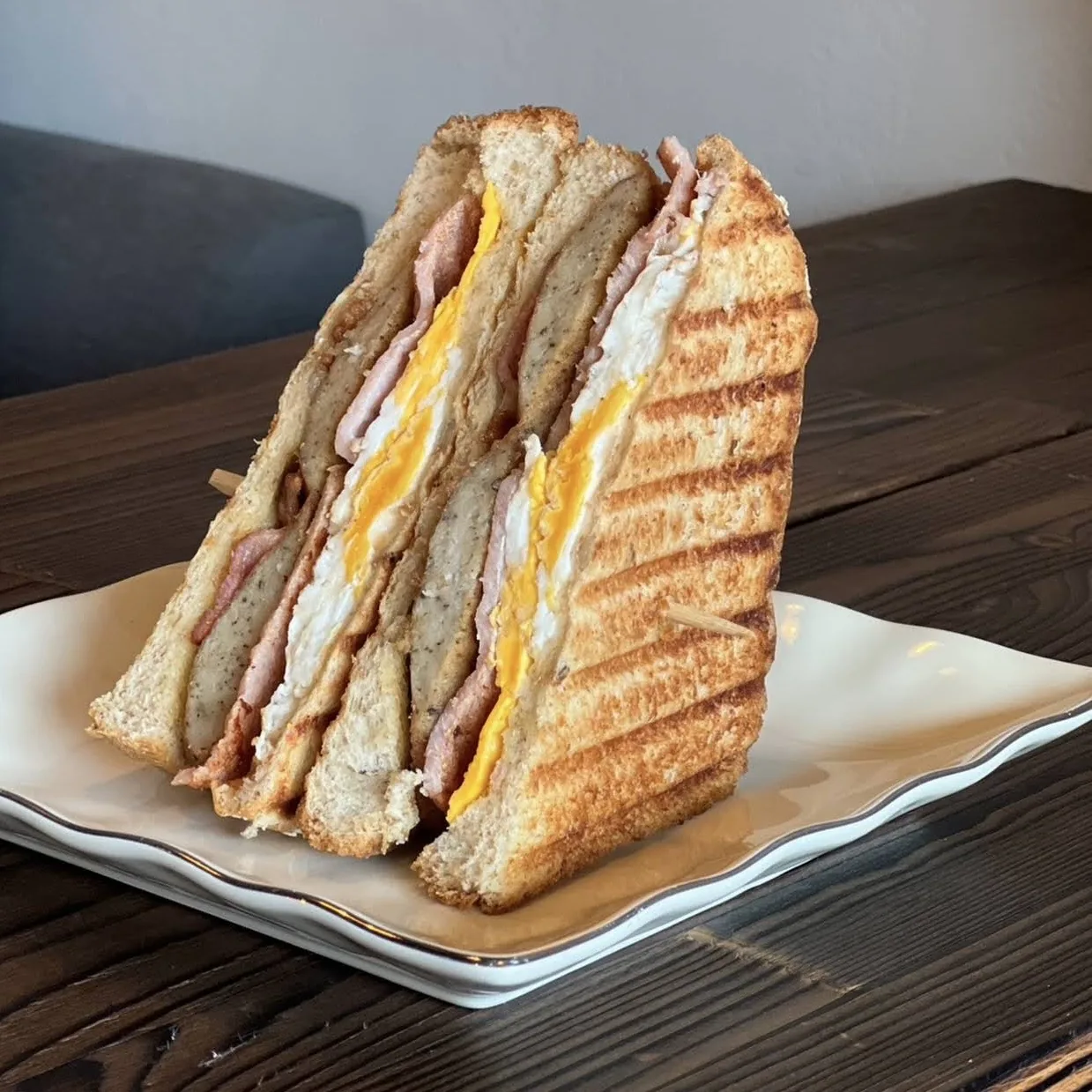 Breakfast Stack, 2 Bacon, 2 Sausage & 2 Eggs